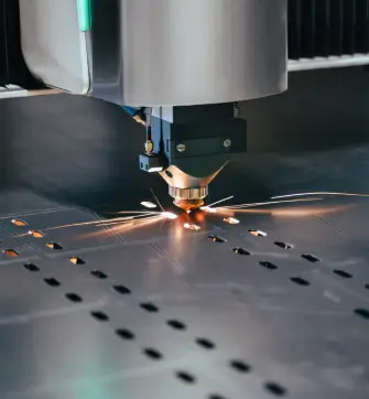 Découpe laser de pièce métallique par Atelier Desforges