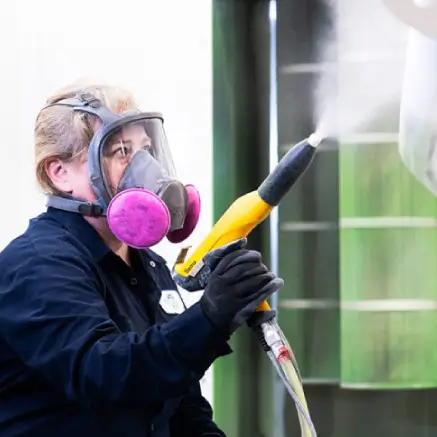 Application de peinture électrostatique en poudre par Atelier Desforges